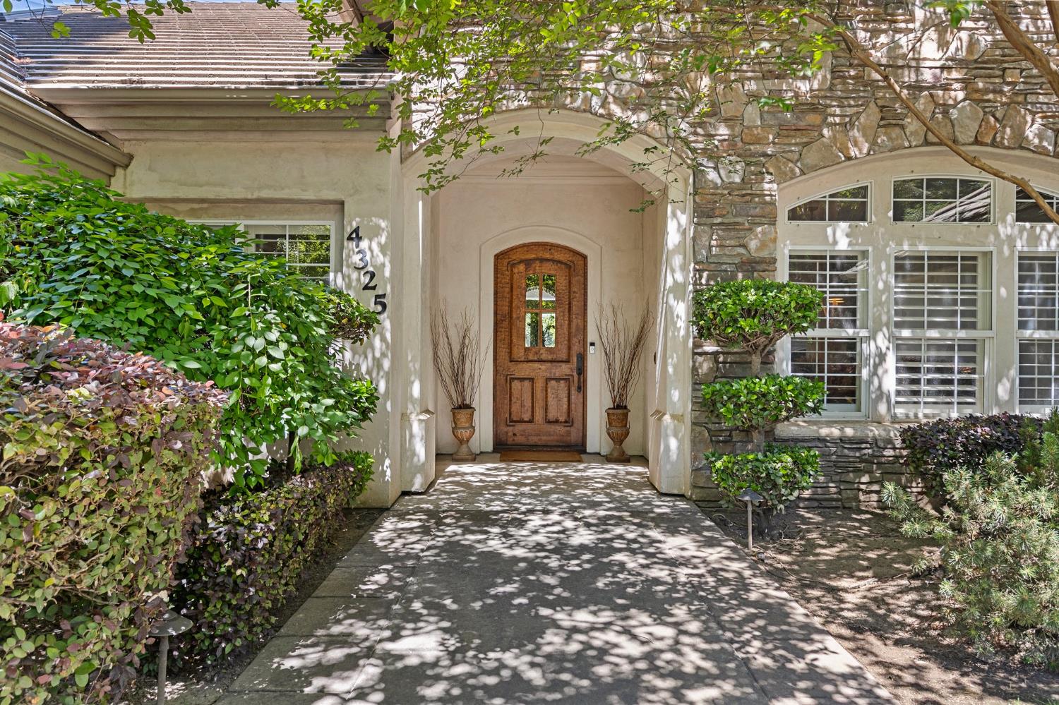 4325 Jacinthe Court