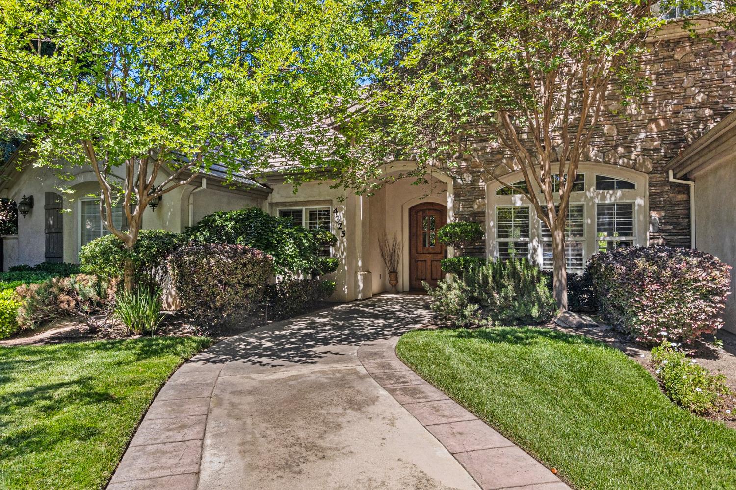 4325 Jacinthe Court