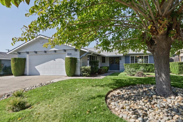 5701 REVELSTOK DR, SACRAMENTO, CA 95842 - Image 08729692b570ec94eae5d7dd7bf3e447/3068472002