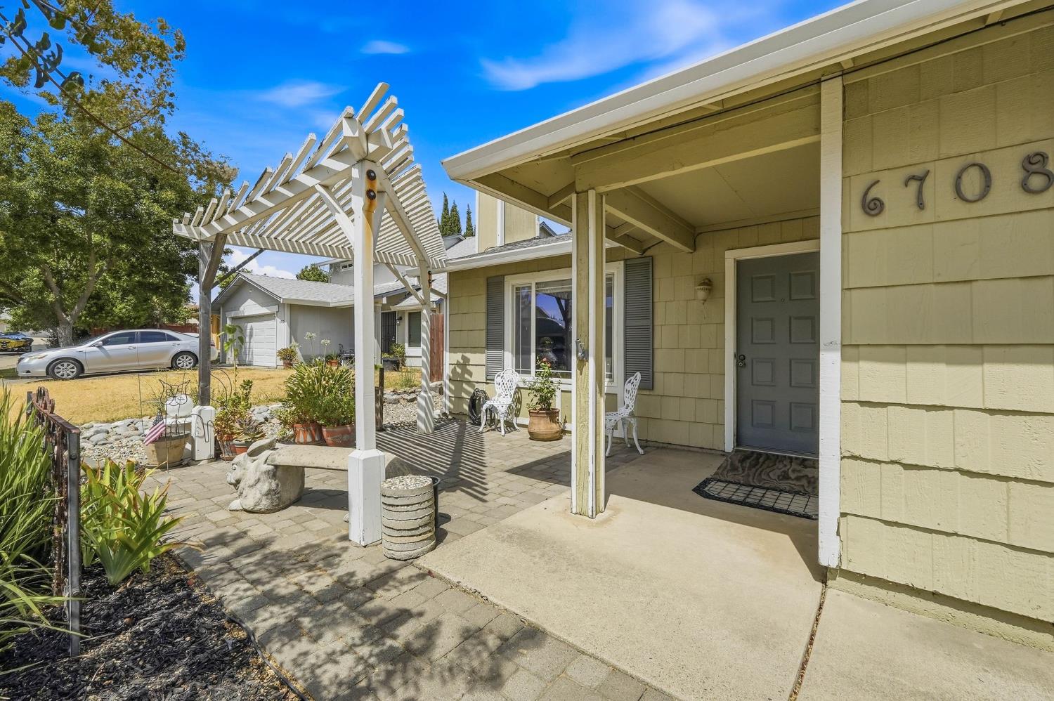 6708 Waxwing Way