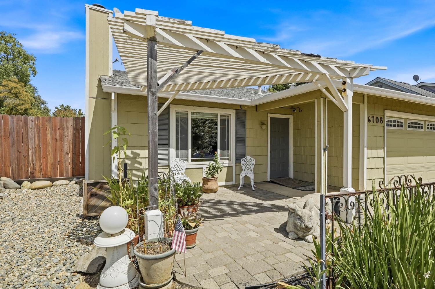 6708 Waxwing Way