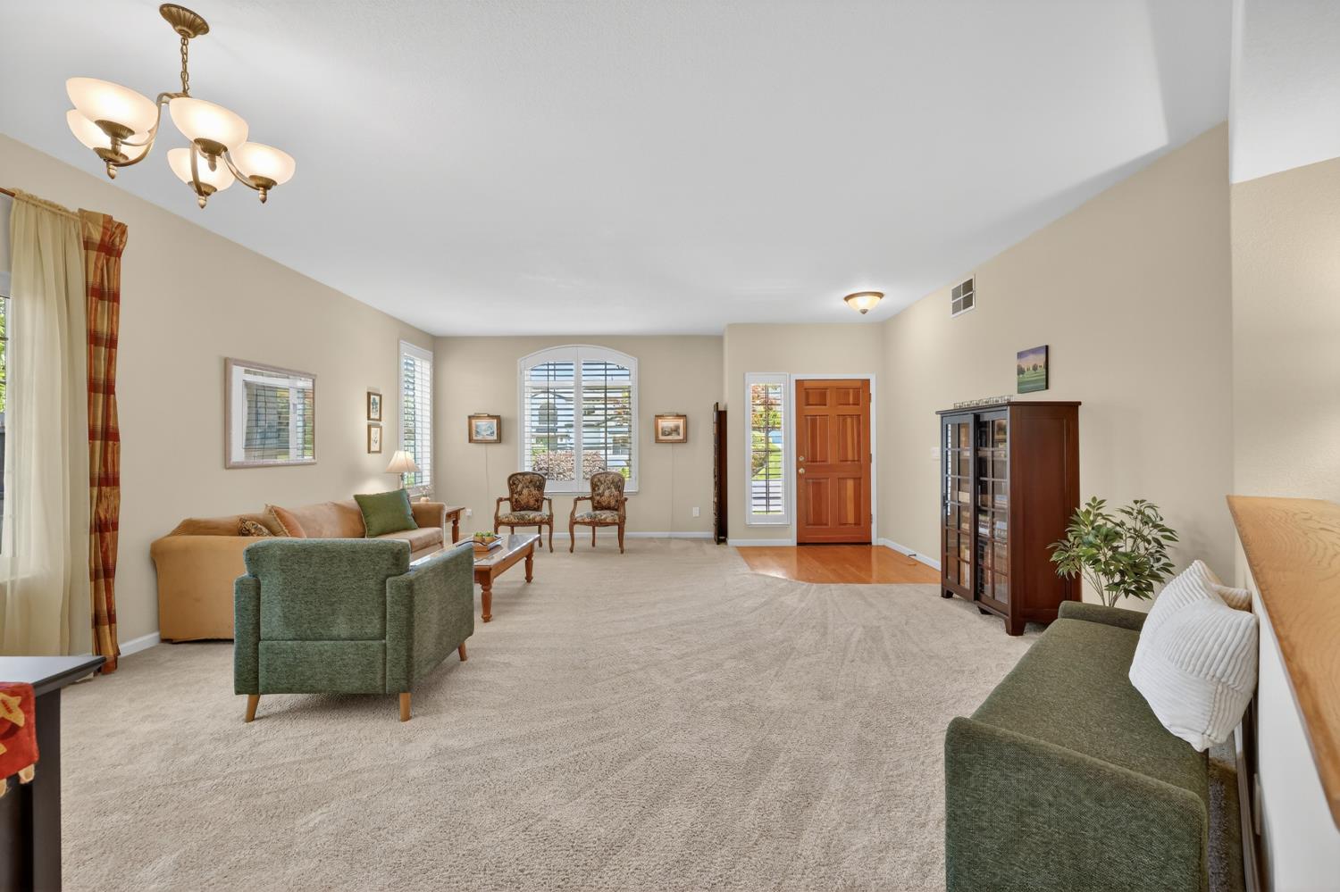111 Hingham Squ