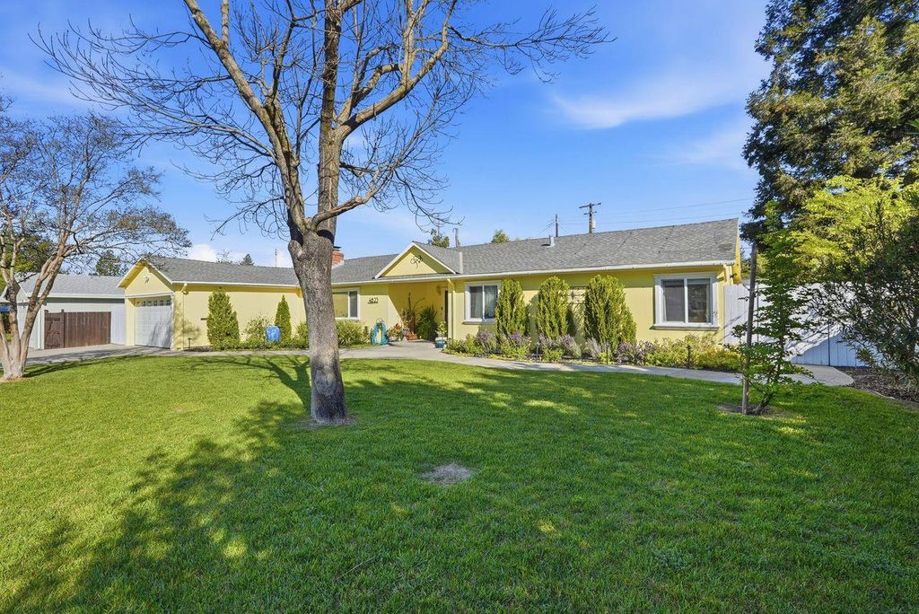 Photo of 4623 Hazelwood Avenue, Sacramento, CA 95821 (MLS # 226034389)