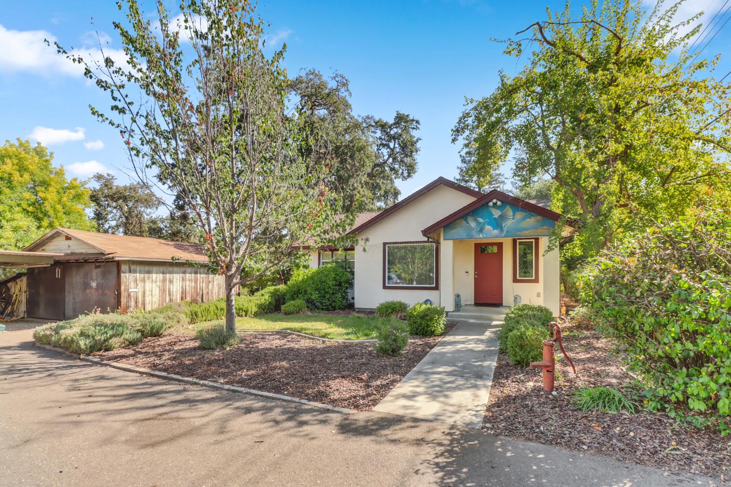 6225 Luna Lane