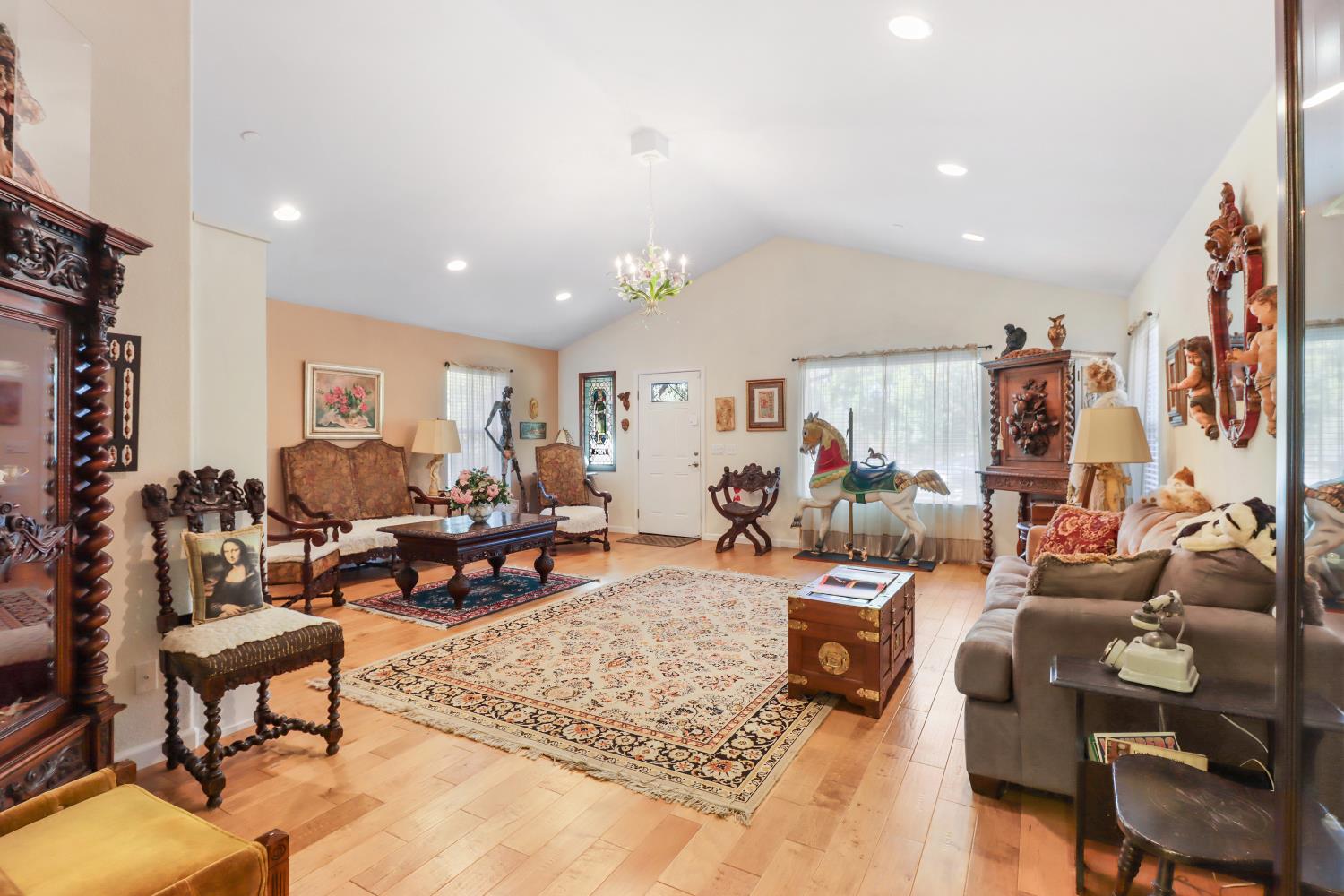 6225 Luna Lane