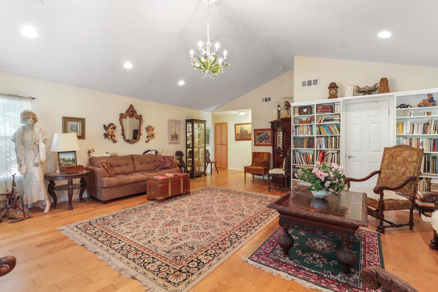 6225 Luna Lane