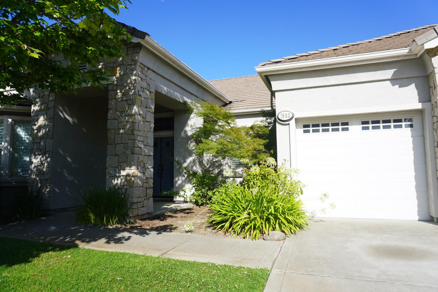 1593 Diamond Woods Circle