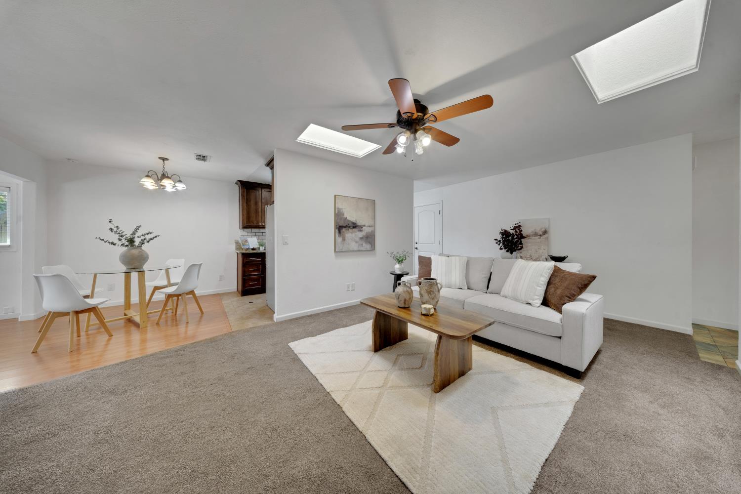 Picture for the property 226091372, 3 beds, 2 baths