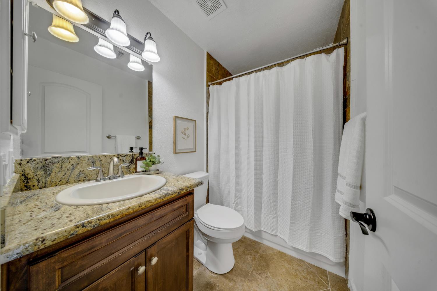 Picture for the property 226091372, 3 beds, 2 baths