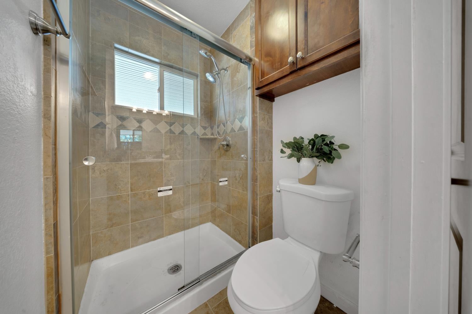 Picture for the property 226091372, 3 beds, 2 baths
