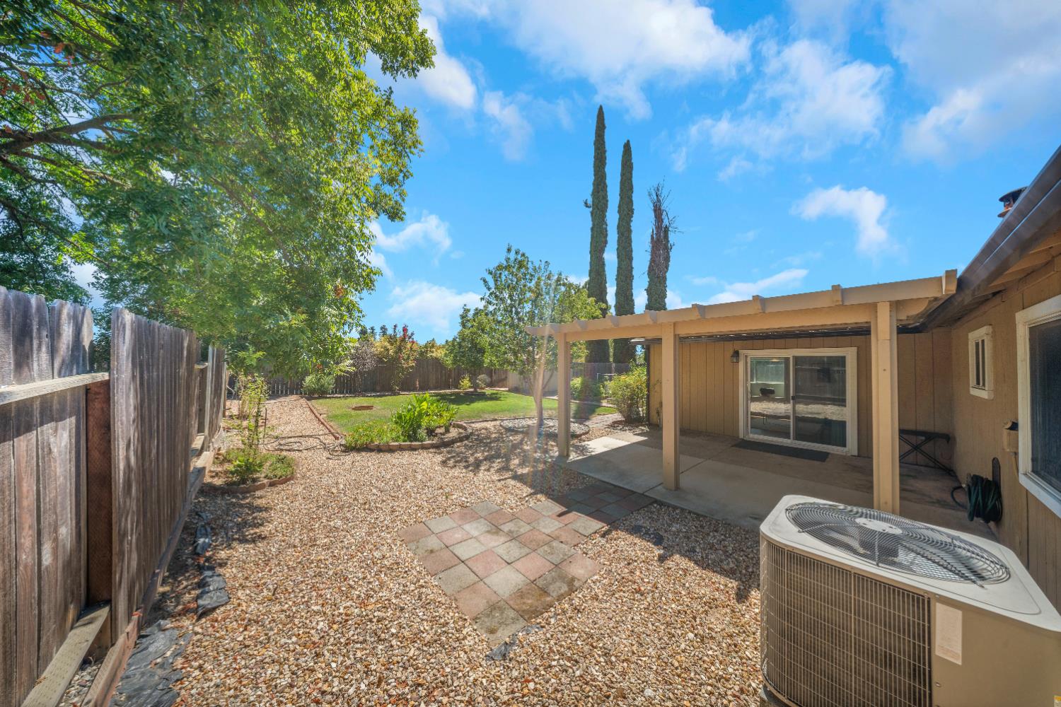 Picture for the property 226091372, 3 beds, 2 baths