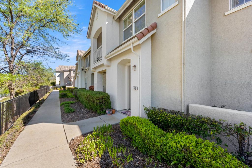 Photo of 502 Esplanade Circle, Folsom, CA 95630 (MLS # 226032533)