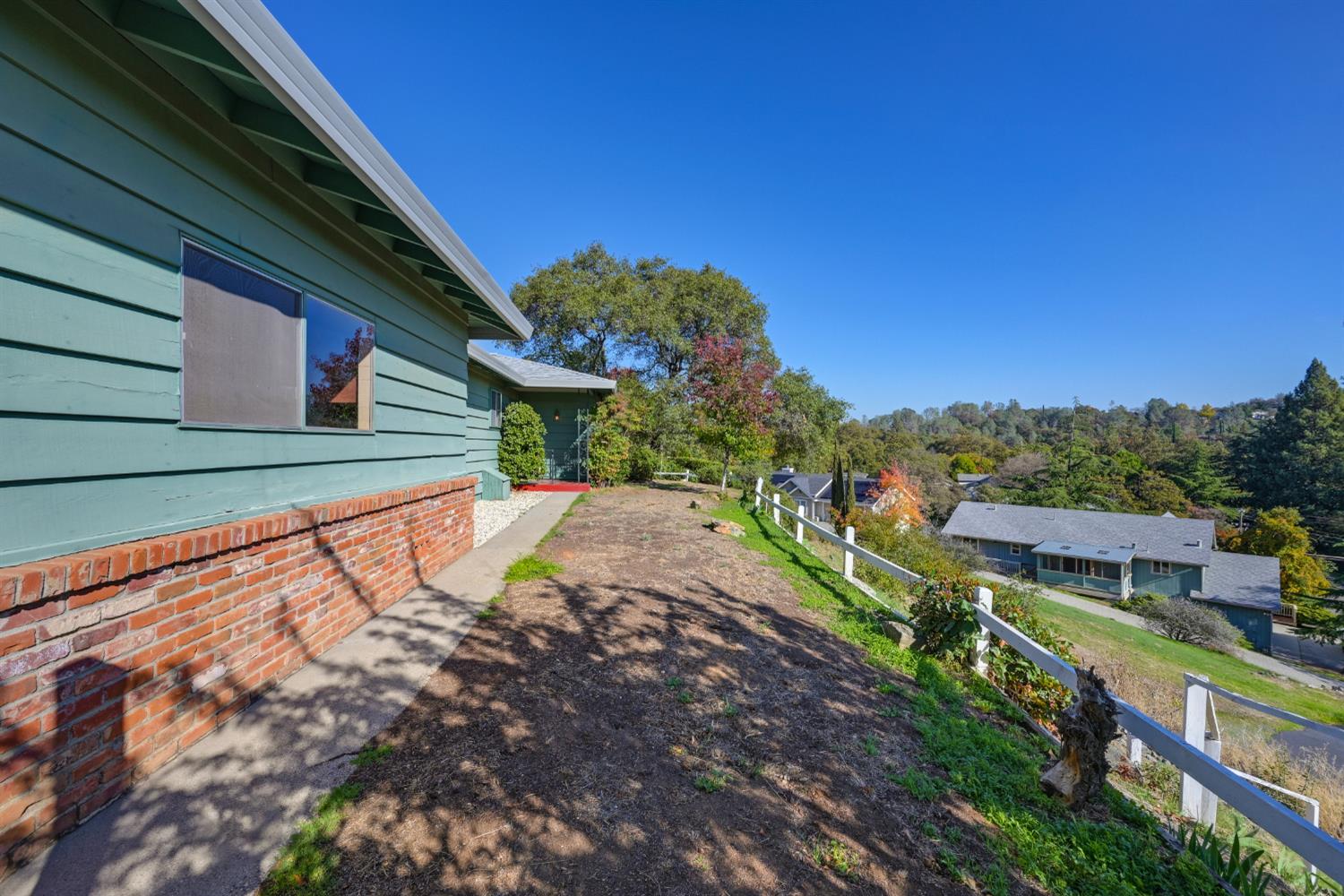 832 Holly Hills Drive