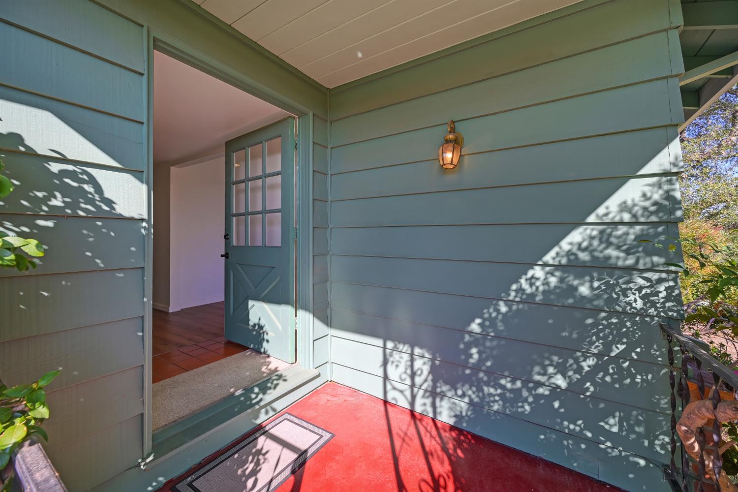 832 Holly Hills Drive