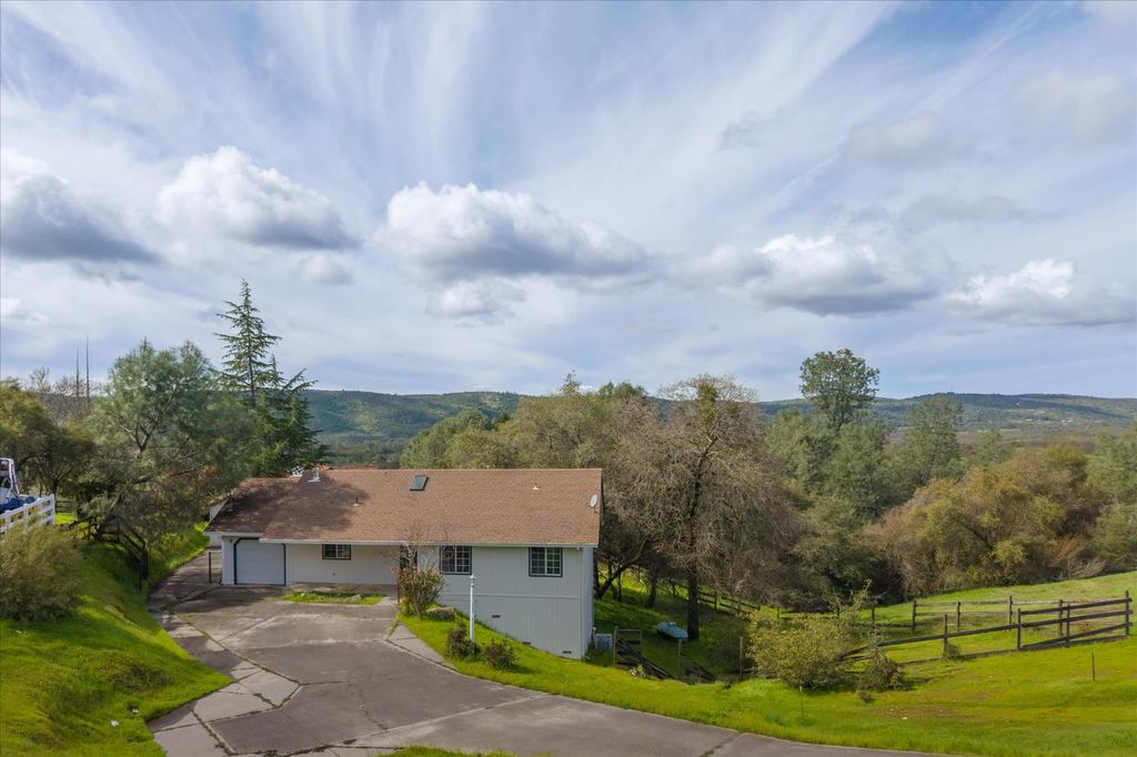 Photo of 2352 Arrowhead Street, Copperopolis, CA 95228 (MLS # 226020475)