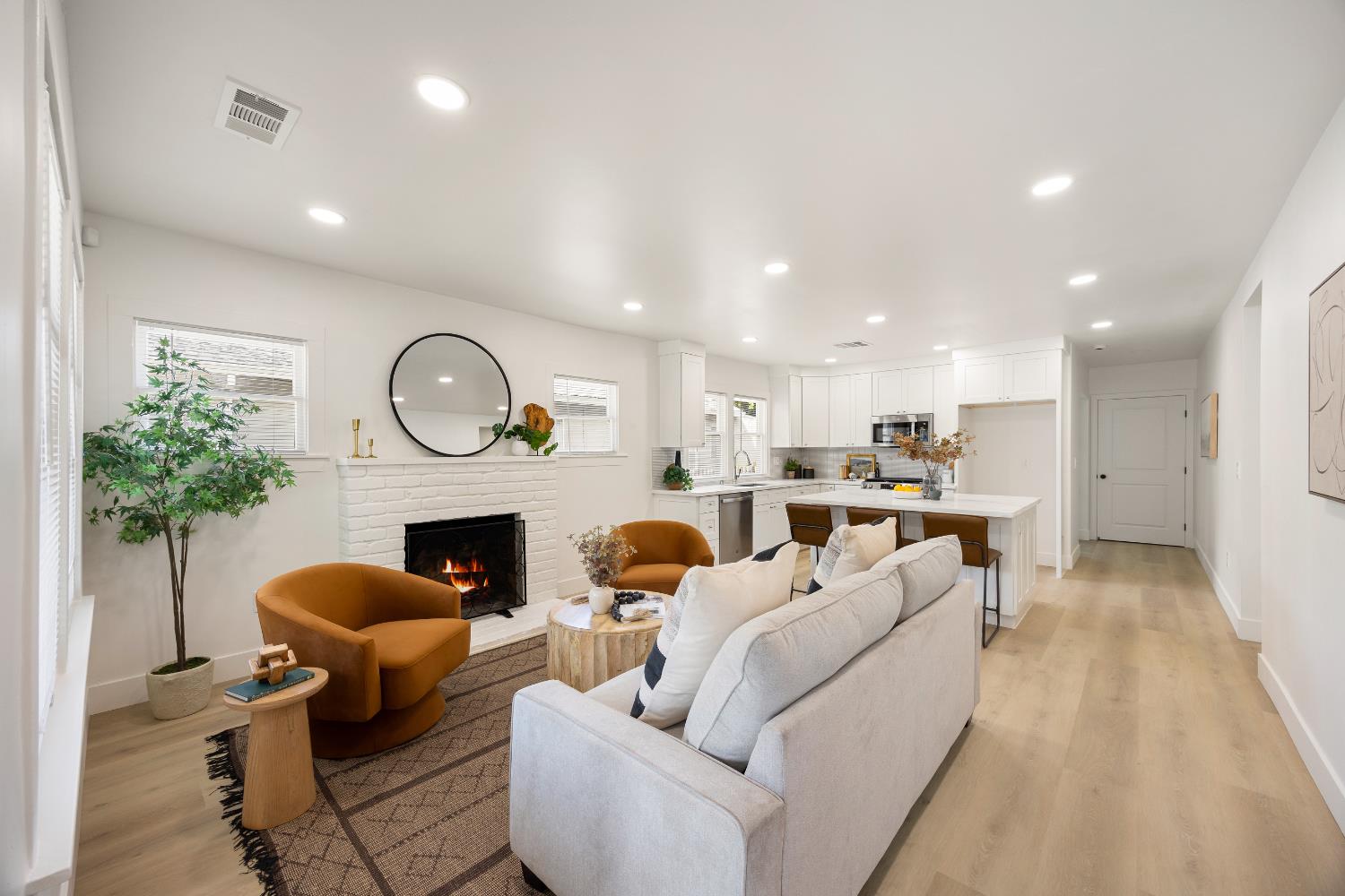 3517 Santa Cruz Way