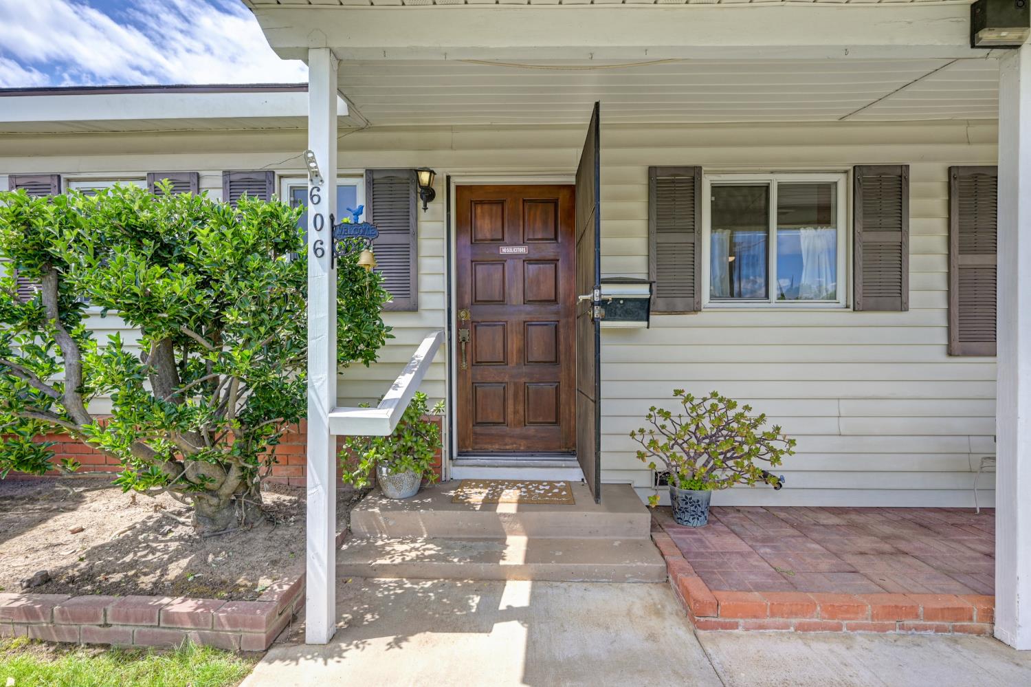 606 Wales Drive