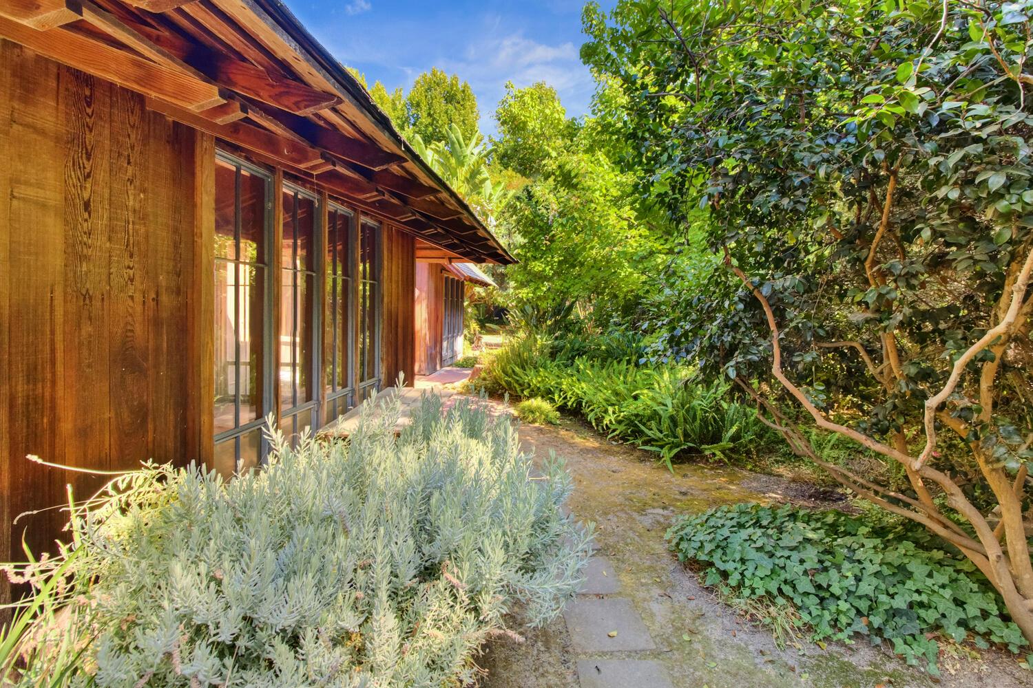 601 Shangri Lane