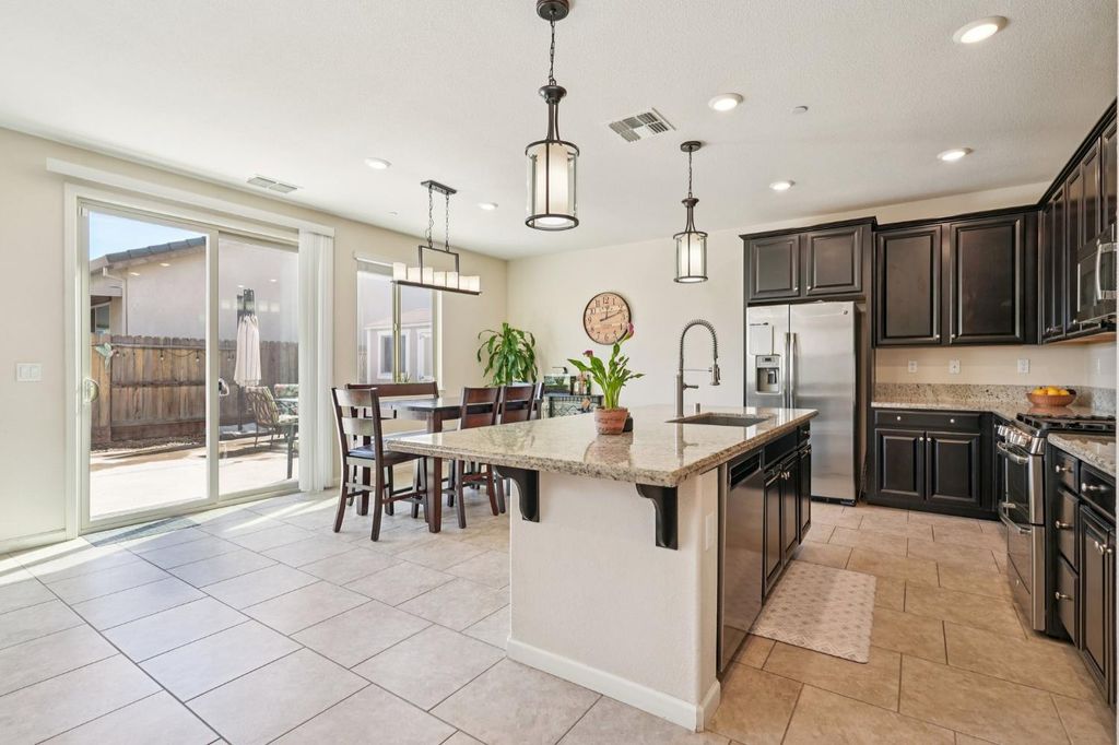 Photo of 7345 Tawny Port Way, Sacramento, CA 95829 (MLS # 226021494)