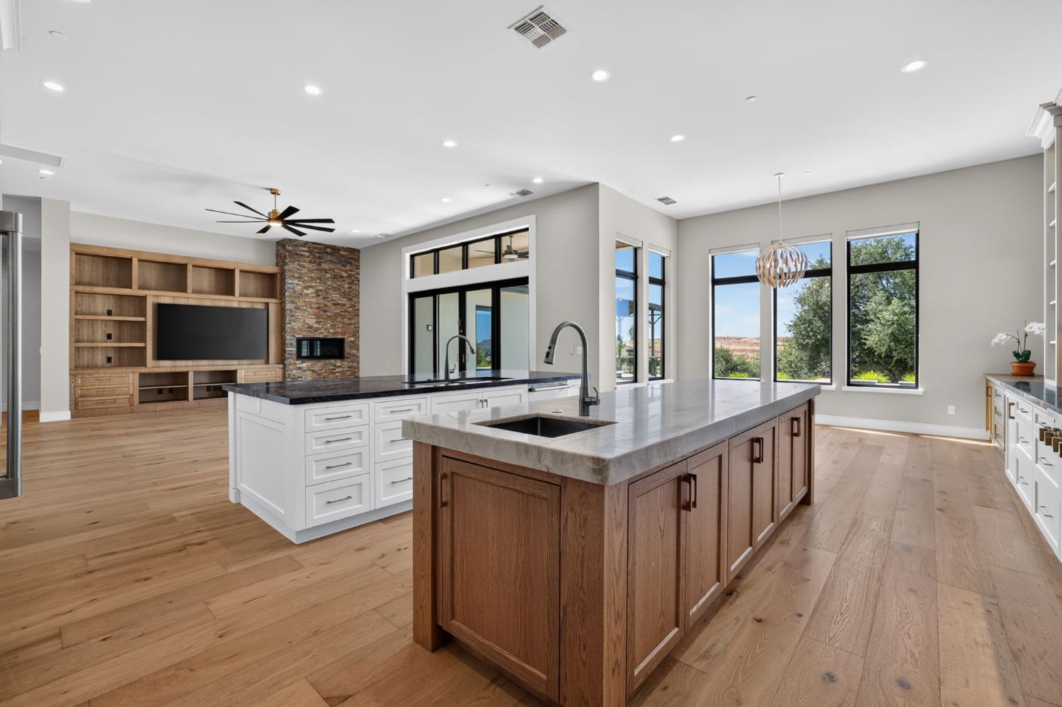 2561 Capetanios Drive