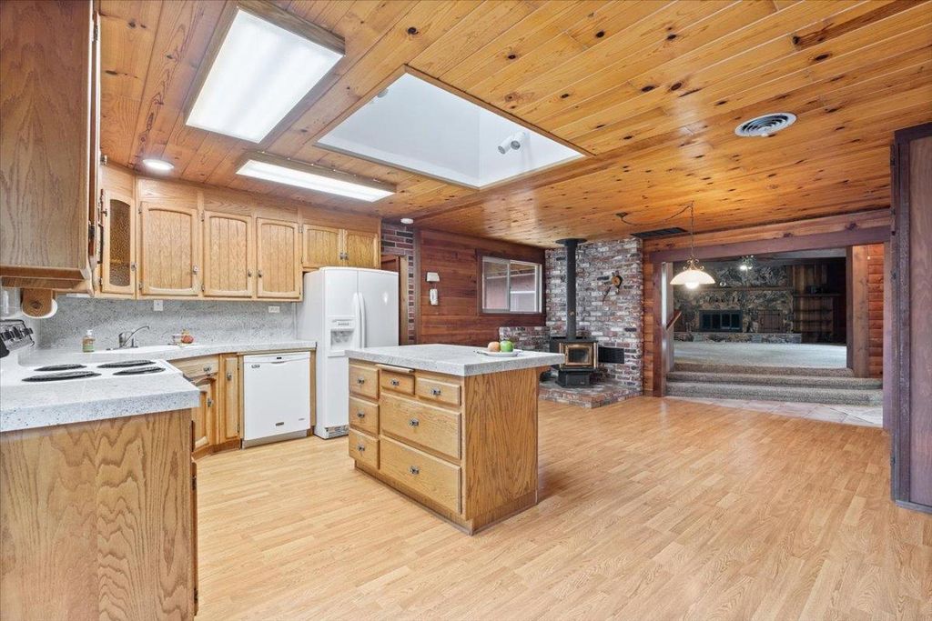 Photo of 21607 Rambling Road, Grass Valley, CA 95945 (MLS # 225131850)