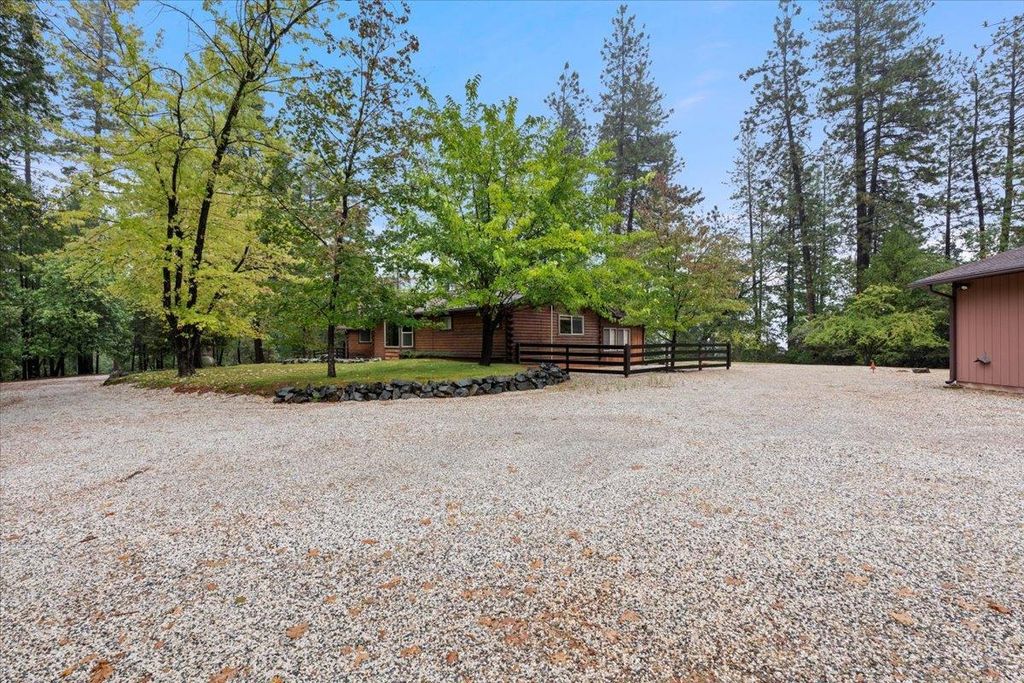 Photo of 21607 Rambling Road, Grass Valley, CA 95945 (MLS # 225131850)