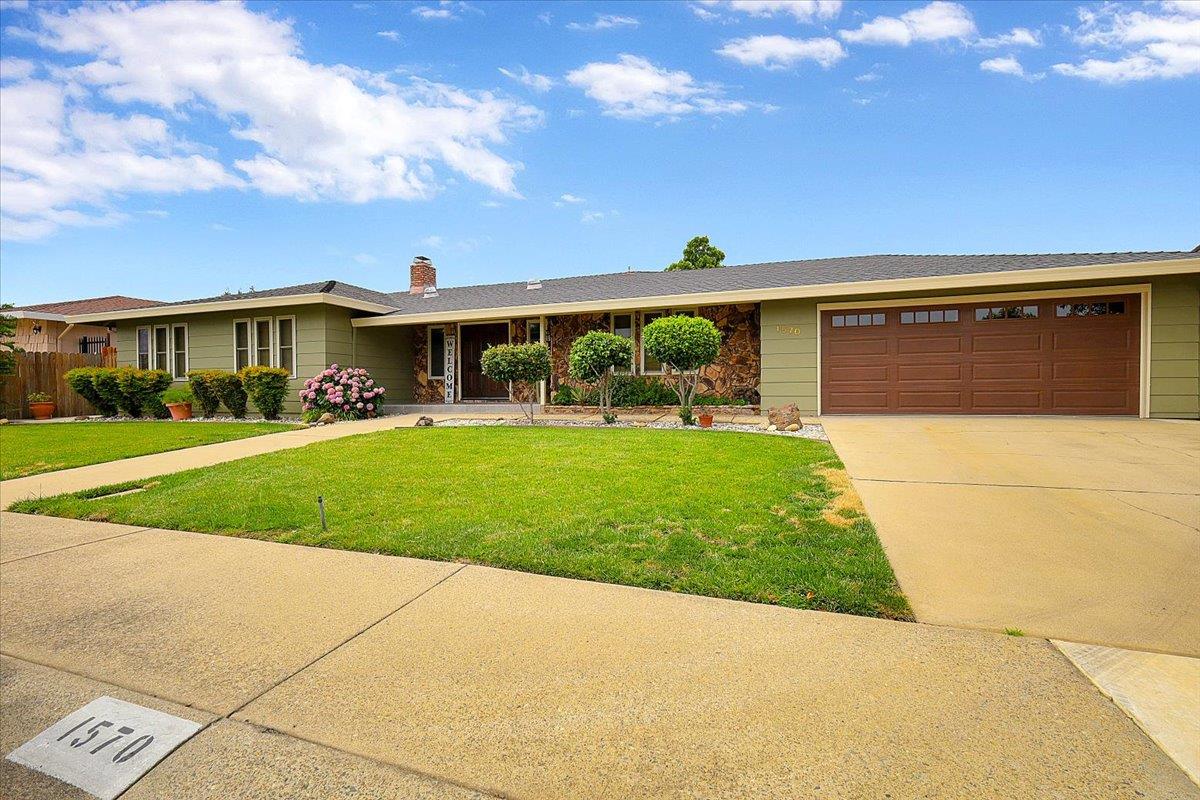 1570 Elizabeth Lane