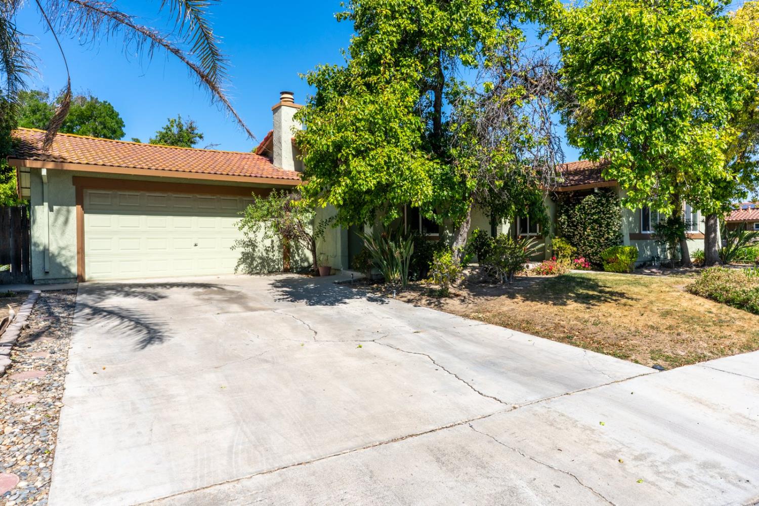 Los Banos, California 93635, United States, 4 Bedrooms Bedrooms, ,2 BathroomsBathrooms,Residential,Pending,135126