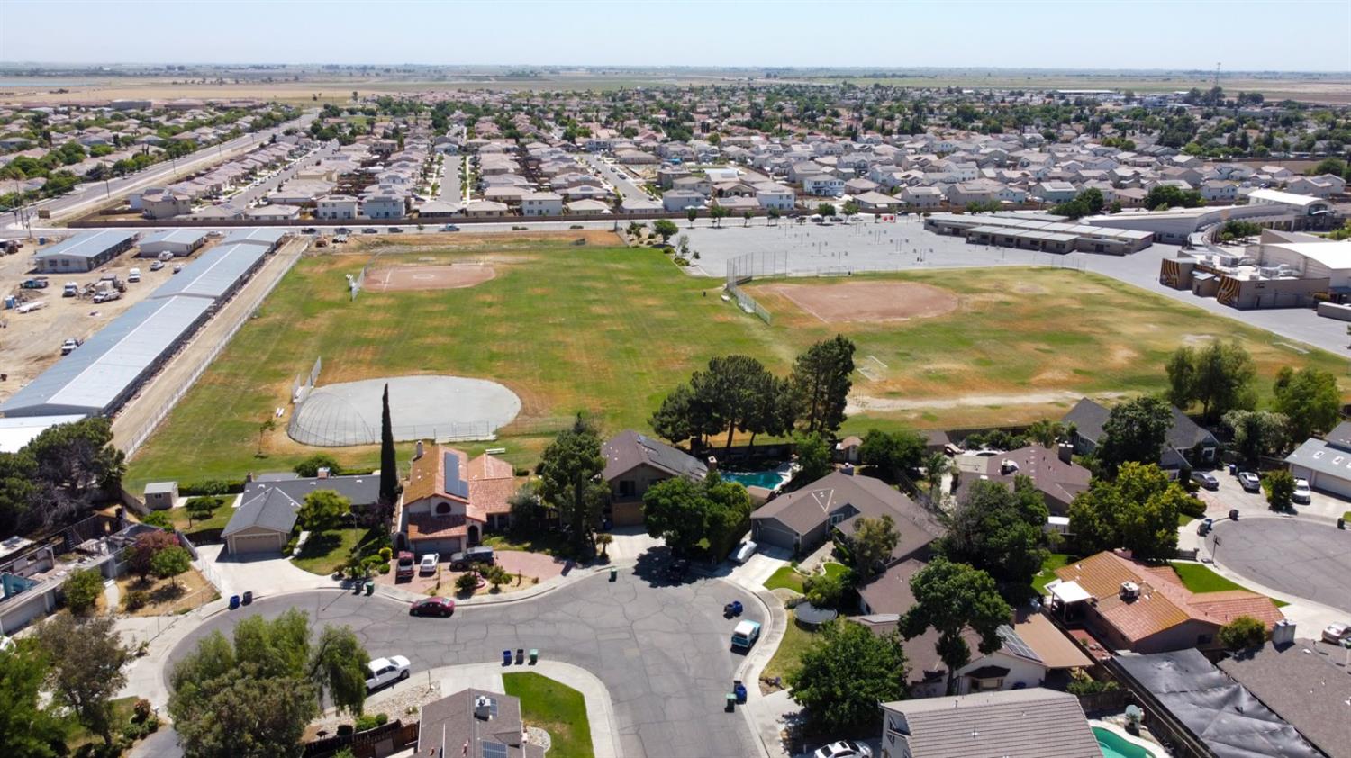 Los Banos, California 93635, United States, 4 Bedrooms Bedrooms, ,2 BathroomsBathrooms,Residential,Pending,135126