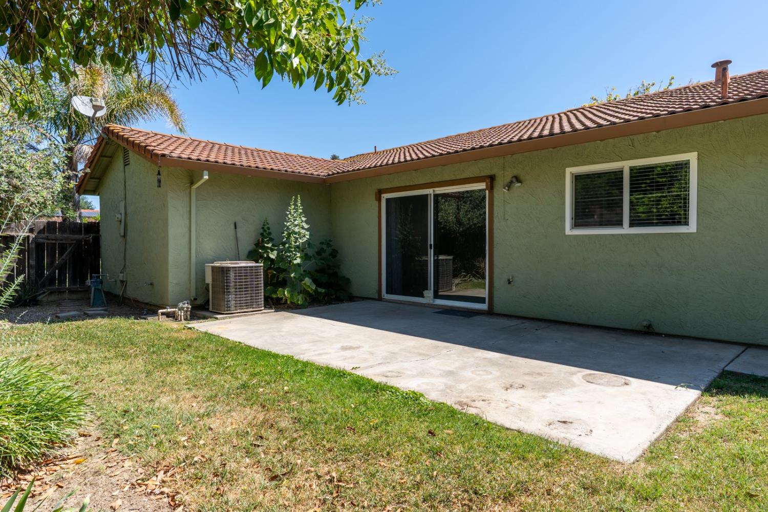 Los Banos, California 93635, United States, 4 Bedrooms Bedrooms, ,2 BathroomsBathrooms,Residential,Pending,135126