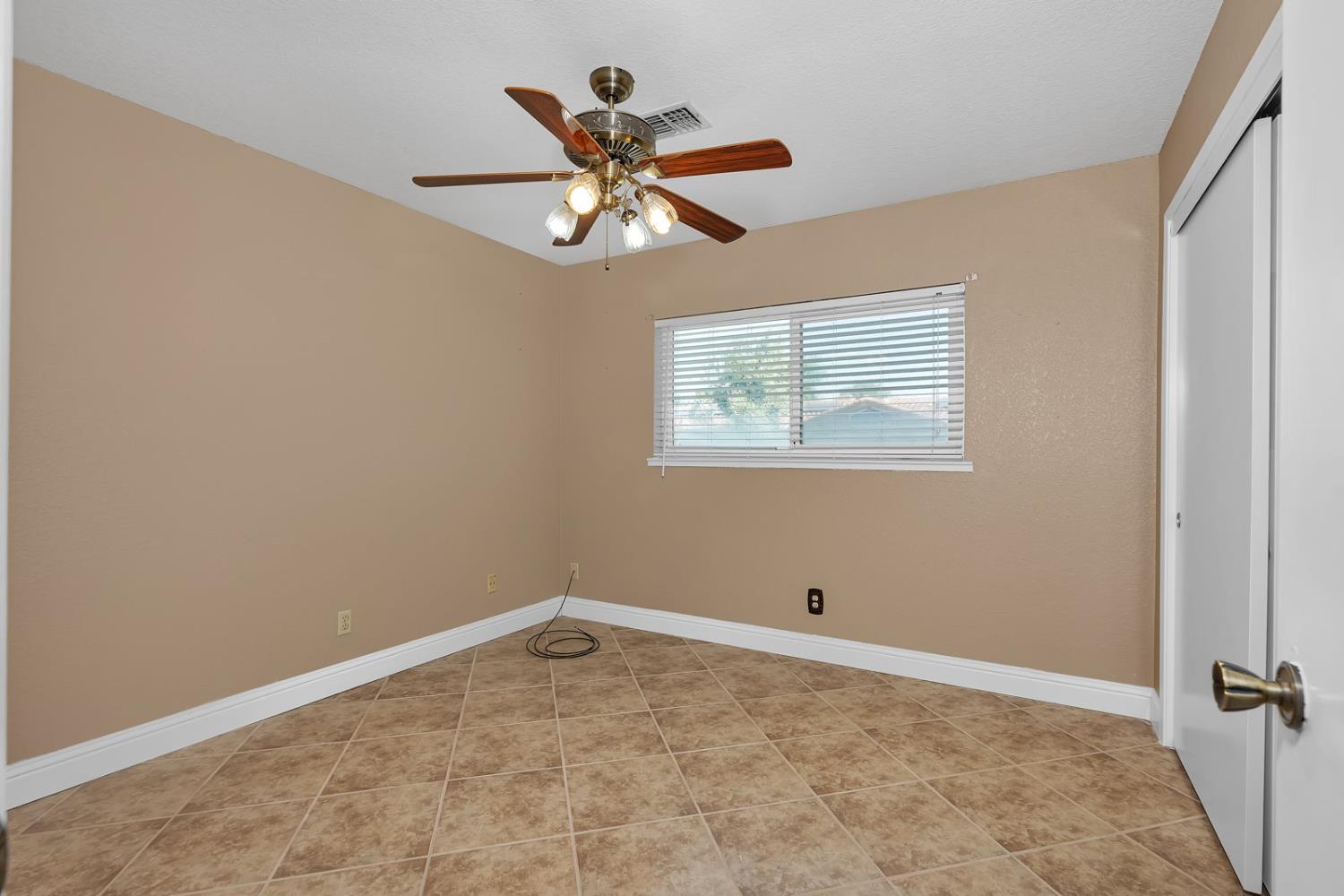 Los Banos, California 93635, United States, 4 Bedrooms Bedrooms, ,2 BathroomsBathrooms,Residential,Pending,135126