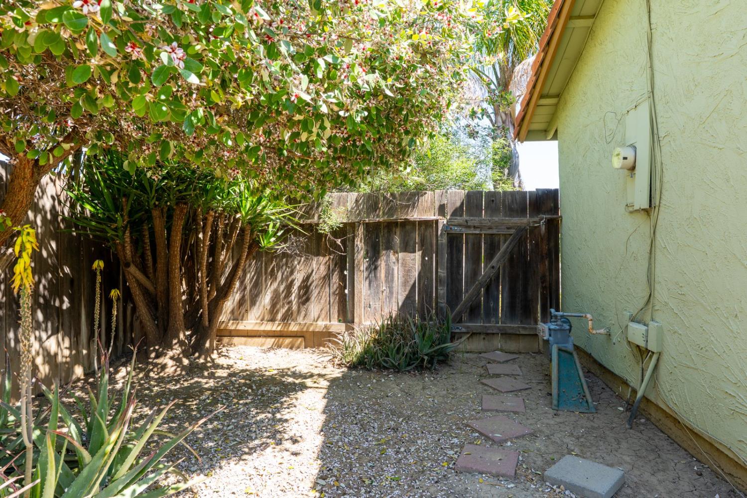 Los Banos, California 93635, United States, 4 Bedrooms Bedrooms, ,2 BathroomsBathrooms,Residential,Pending,135126