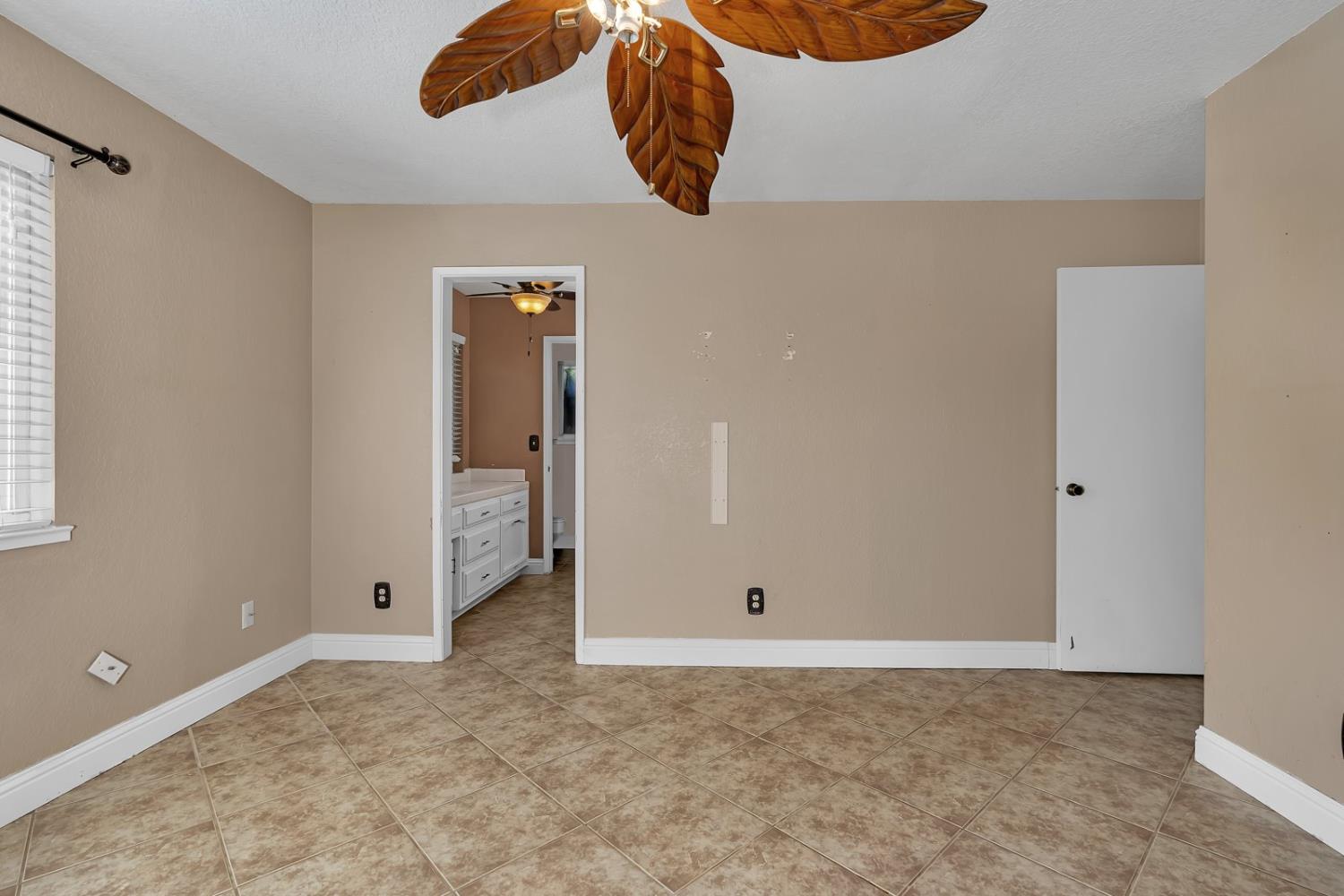 Los Banos, California 93635, United States, 4 Bedrooms Bedrooms, ,2 BathroomsBathrooms,Residential,Pending,135126