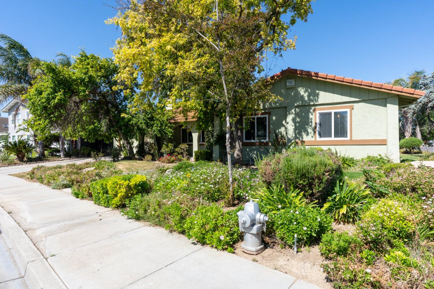 Los Banos, California 93635, United States, 4 Bedrooms Bedrooms, ,2 BathroomsBathrooms,Residential,Pending,135126