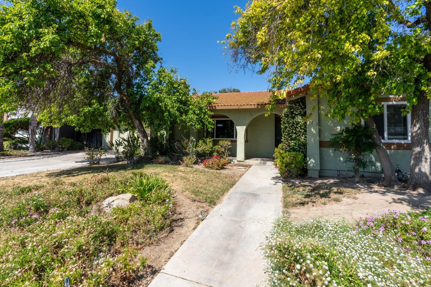 Los Banos, California 93635, United States, 4 Bedrooms Bedrooms, ,2 BathroomsBathrooms,Residential,Pending,135126