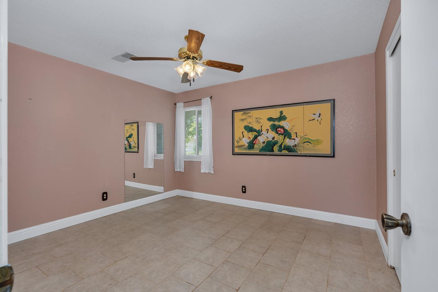 Los Banos, California 93635, United States, 4 Bedrooms Bedrooms, ,2 BathroomsBathrooms,Residential,Pending,135126