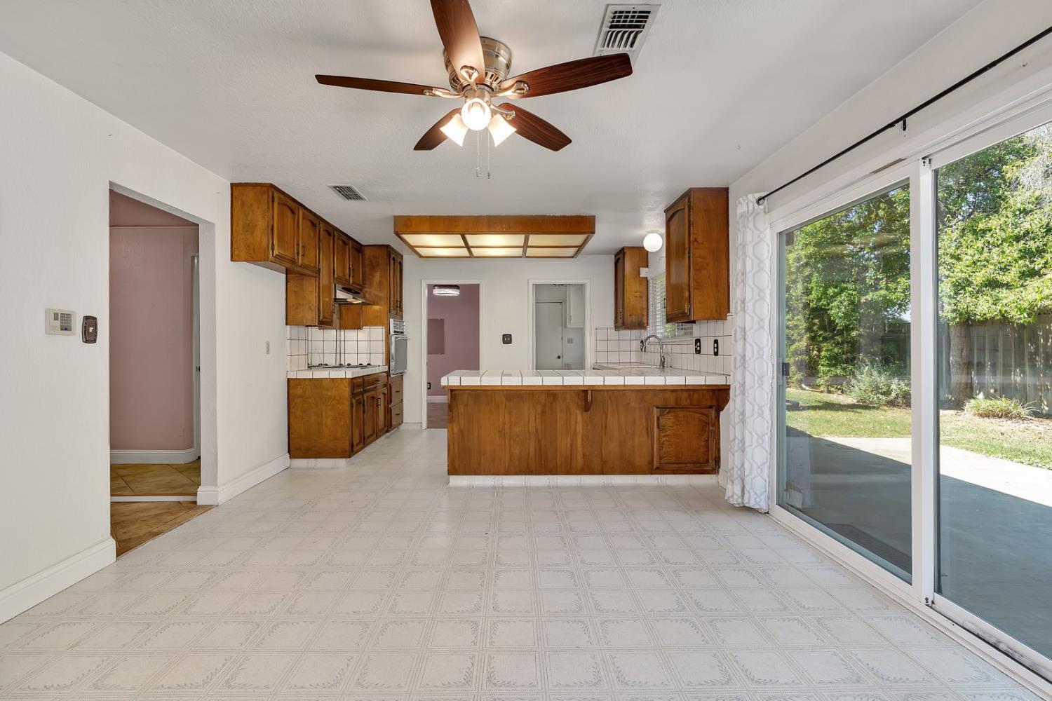 Los Banos, California 93635, United States, 4 Bedrooms Bedrooms, ,2 BathroomsBathrooms,Residential,Pending,135126