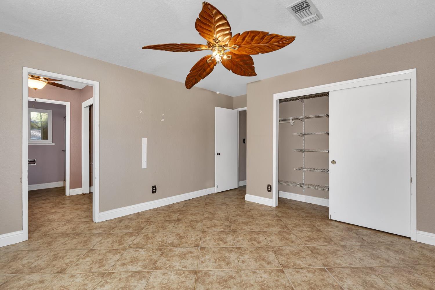 Los Banos, California 93635, United States, 4 Bedrooms Bedrooms, ,2 BathroomsBathrooms,Residential,Pending,135126