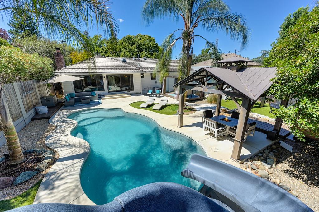 8337 Lakeland Drive