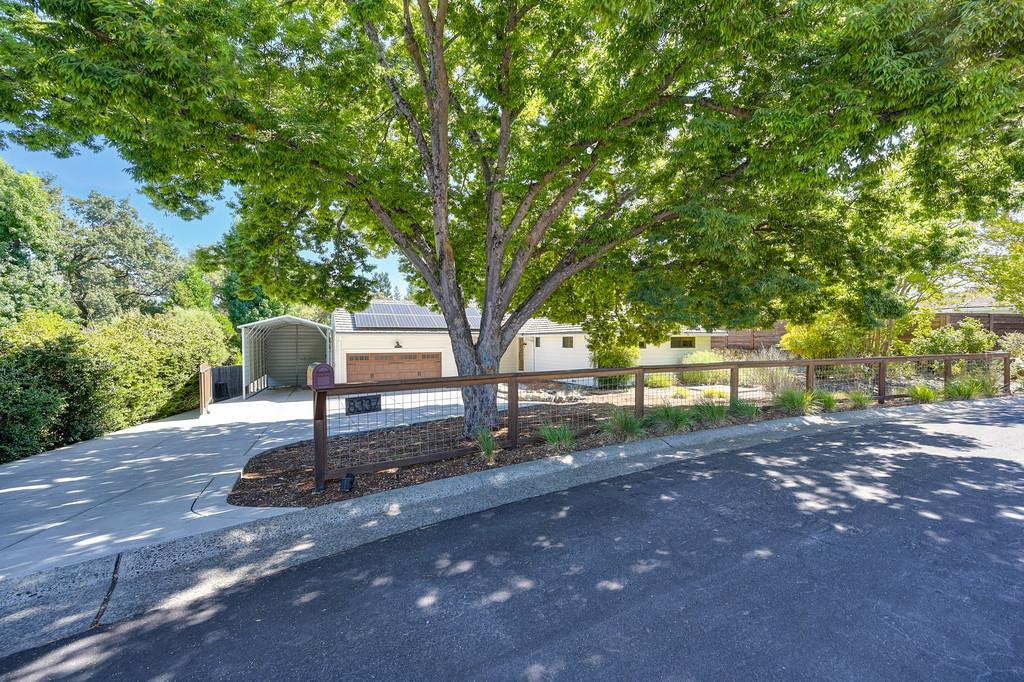 8337 Lakeland Drive