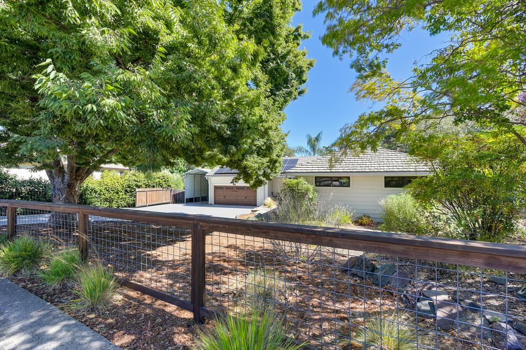 8337 Lakeland Drive