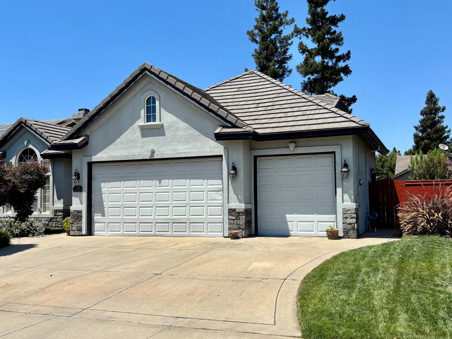 2937 Heritage Oak Way