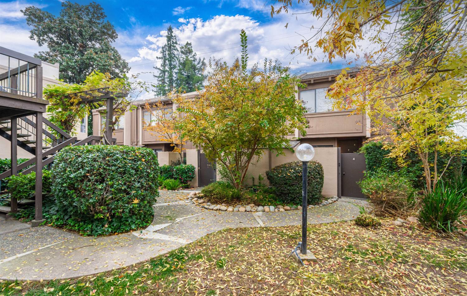 898 Woodside Lane E #3