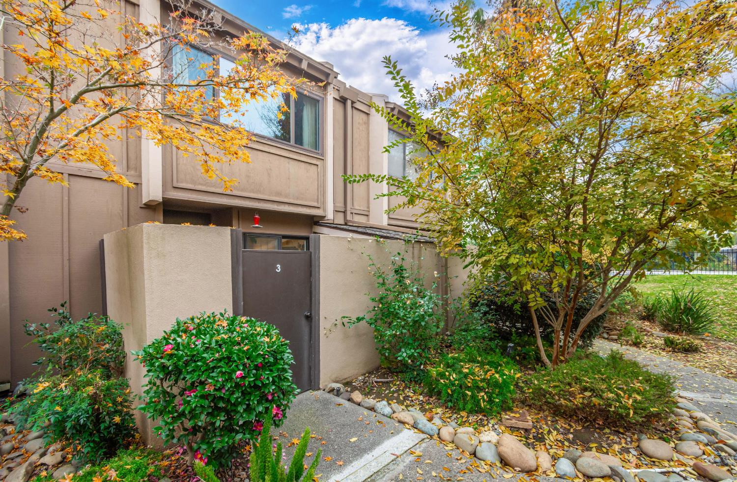 898 Woodside Lane E #3