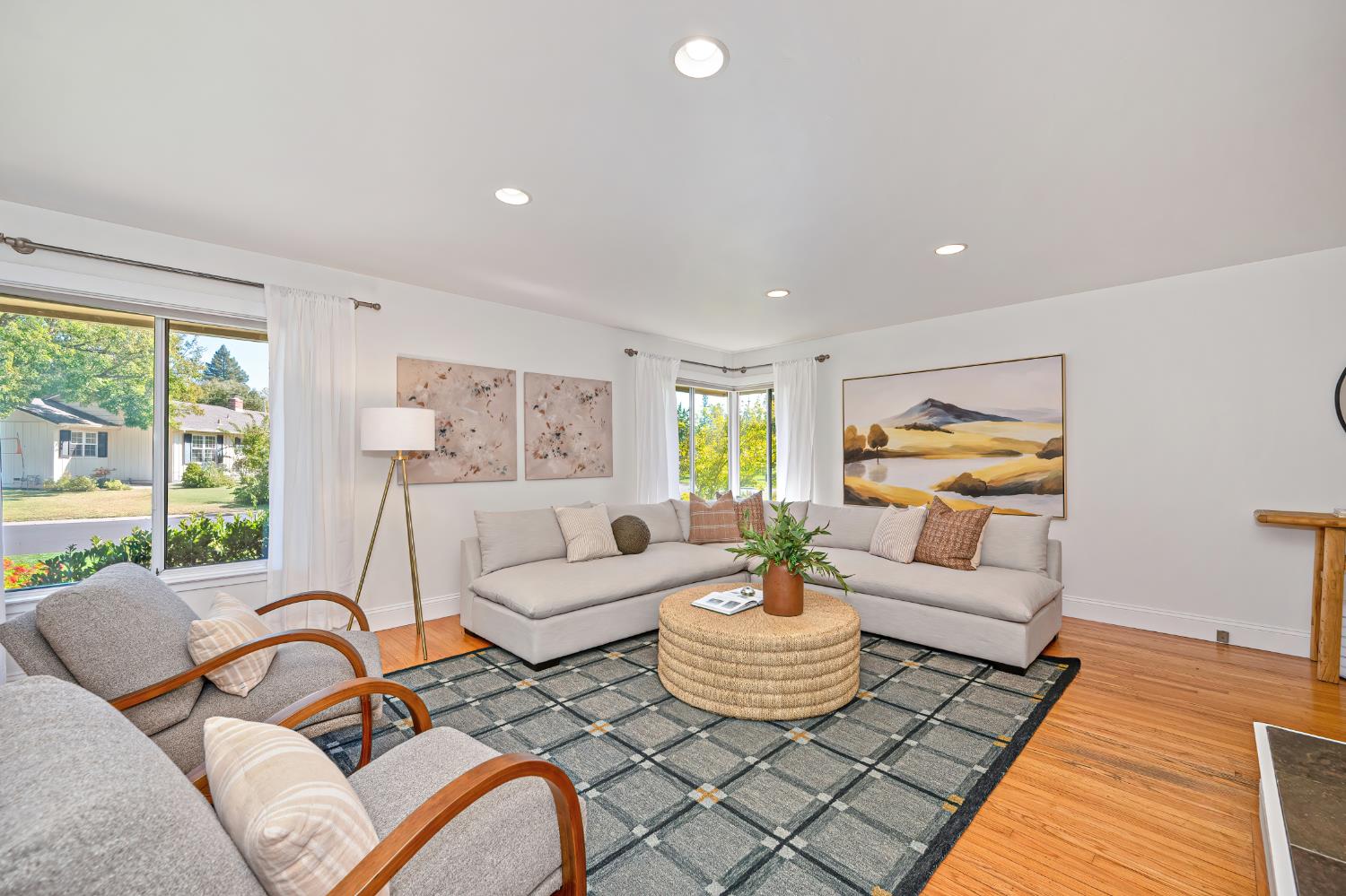 4045 Esperanza Drive