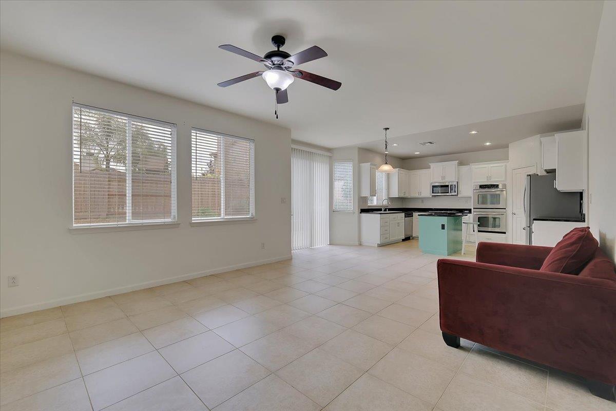 Plumas Lake, California 95961, United States, 4 Bedrooms Bedrooms, ,3 BathroomsBathrooms,Residential,Active,218502