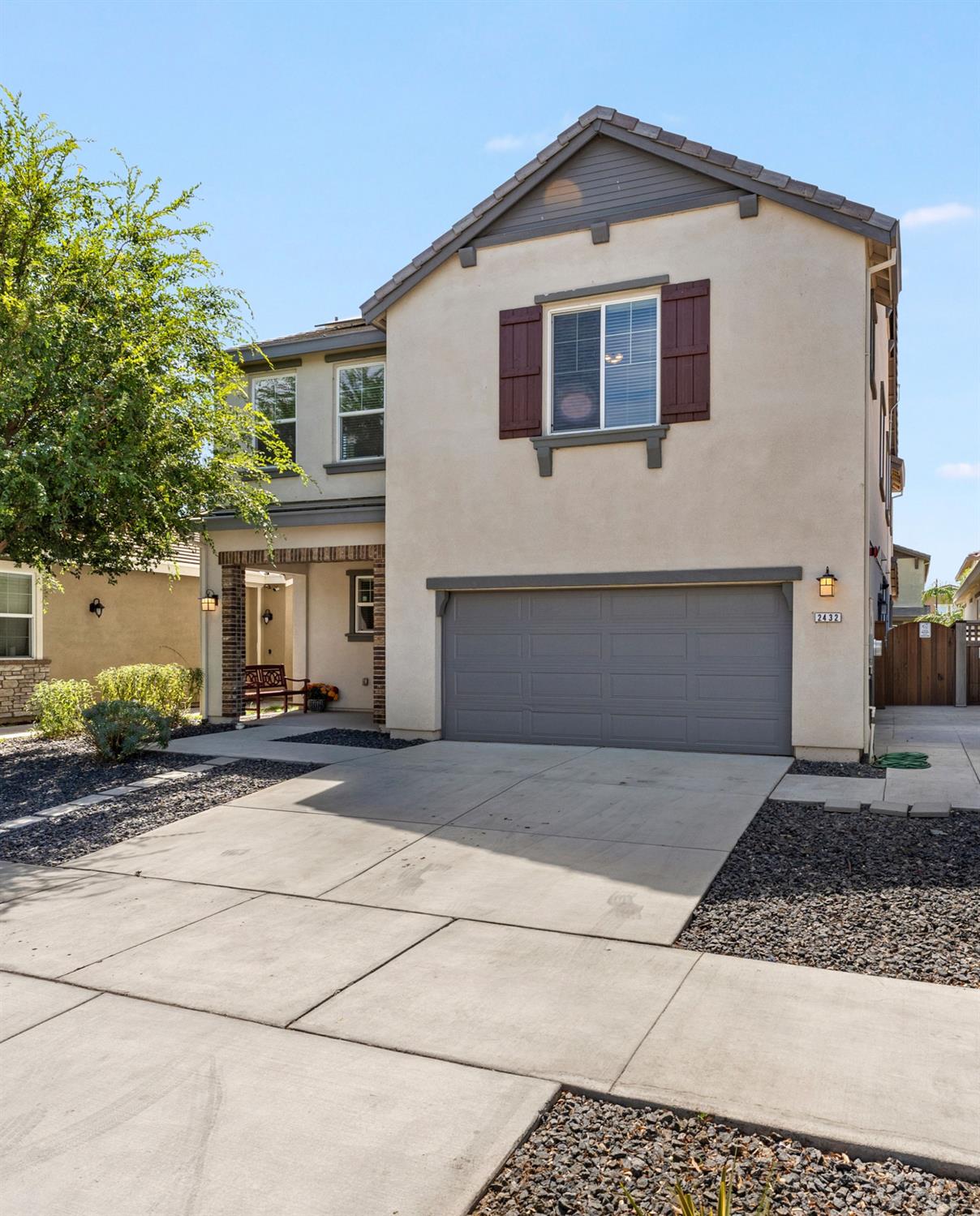2432 Middlebury Dr