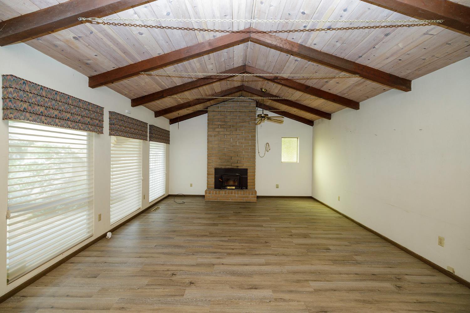 1530 E Linwood