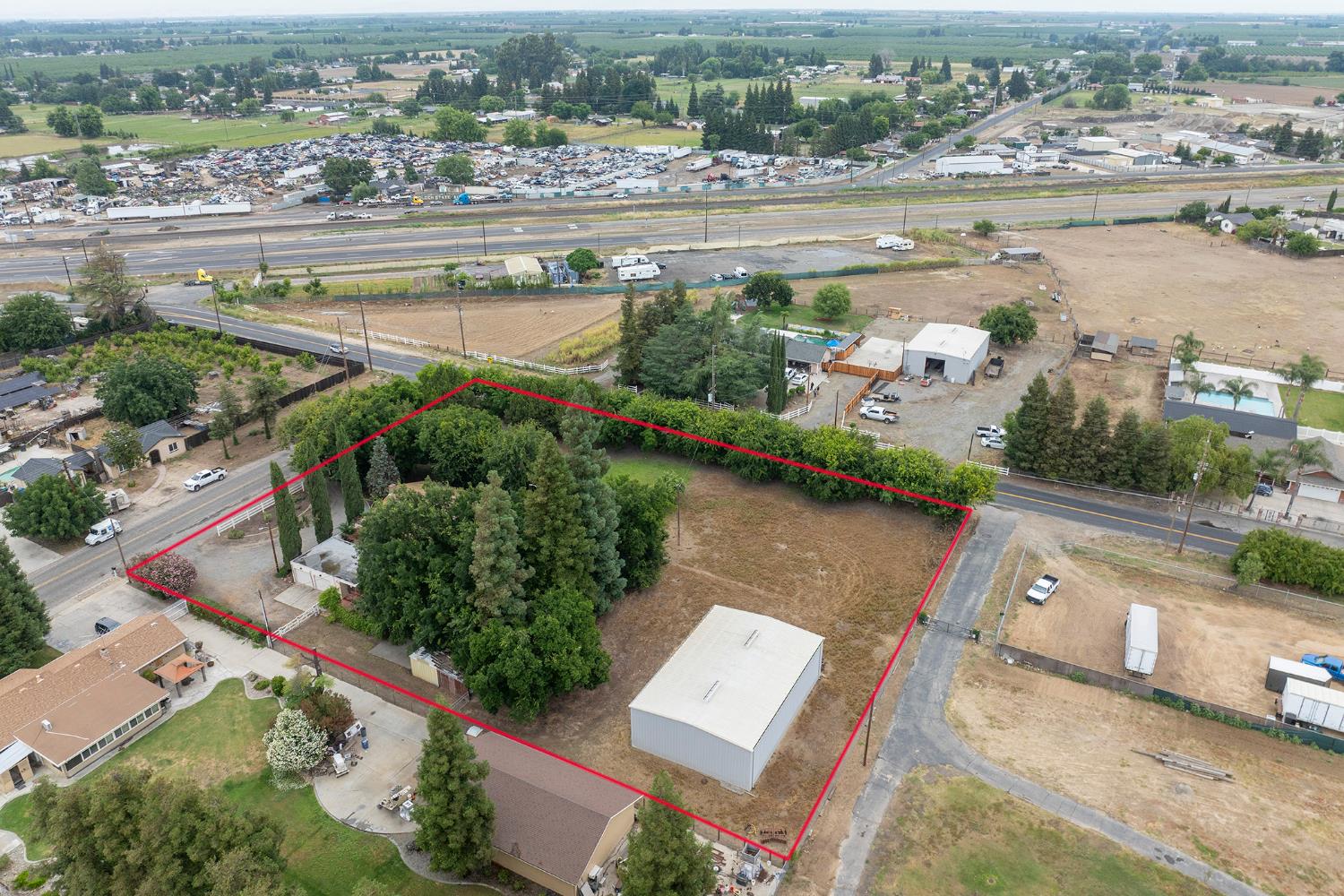 1530 E Linwood