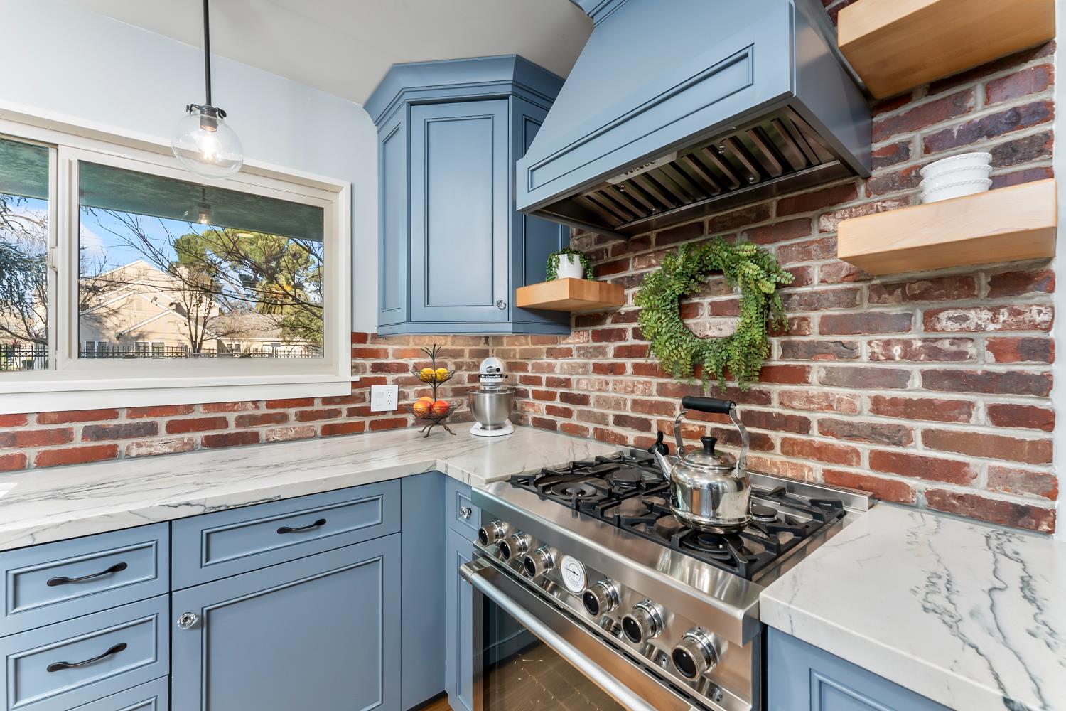 2890 Northrop Avenue